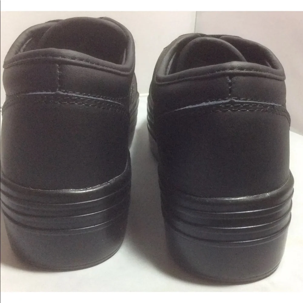 NIB CUTE TO THE CORE LEATHER FLATFORM SNEAKERS BLK